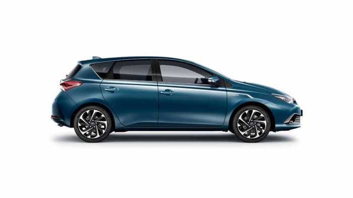 El espectacular perfil del Toyota Auris Hybrid refleja con claridad que estamos ante un coche diferente: elegante, ágil y seguro .